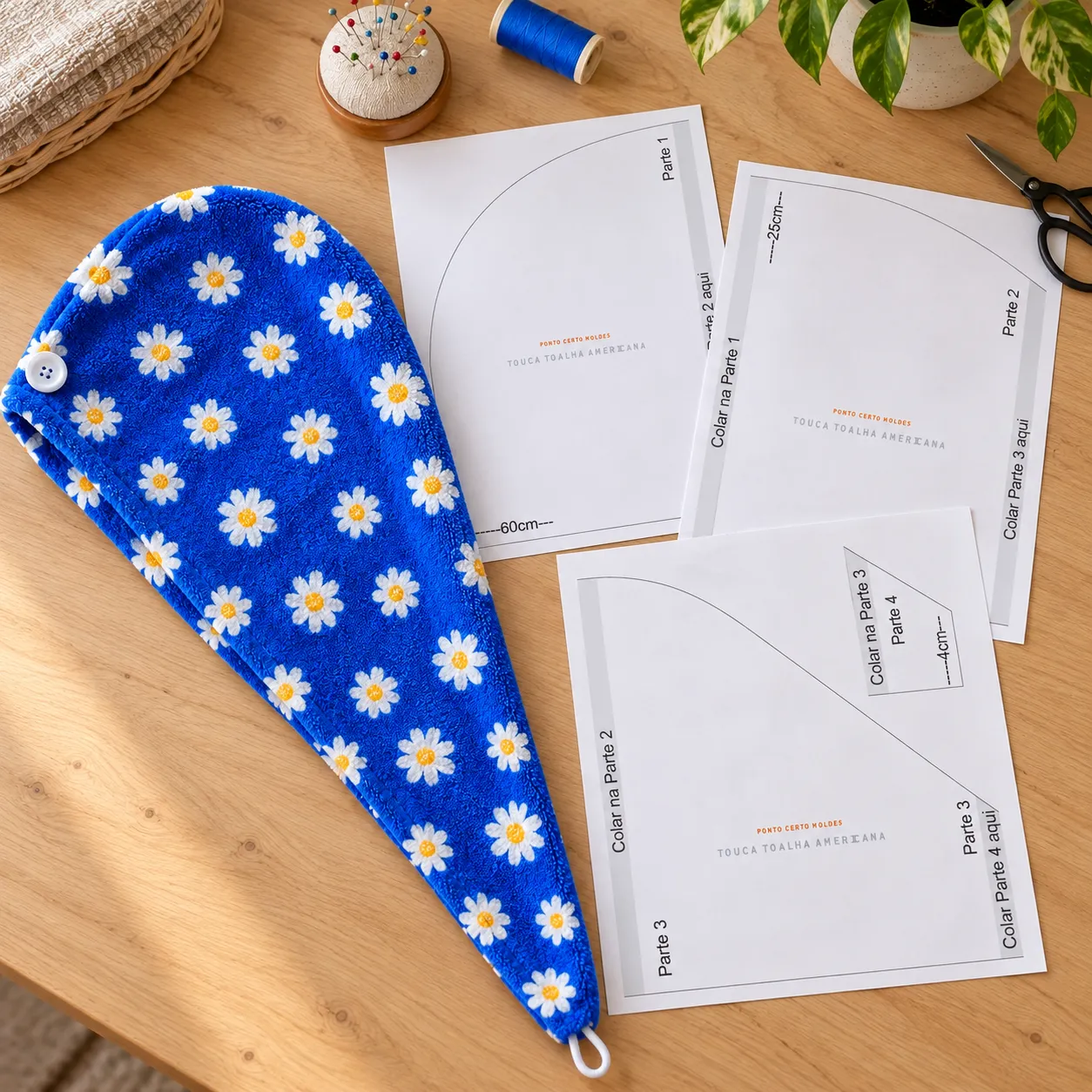 Folhas do molde em PDF com a touca toalha azul floral